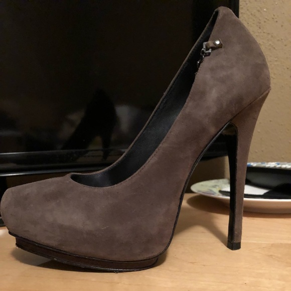 RARE Rock & Republic gray suede pumps - Picture 6 of 7